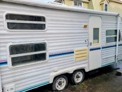 - Sun-lite, fully enclosed towable trailer. - 3200lbs, I've been towing it with a Dodge Caravan. - T...