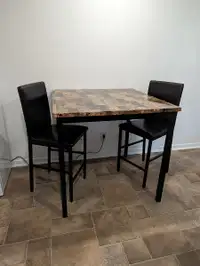 Table de cuisine carrée avec chaises -  Haute