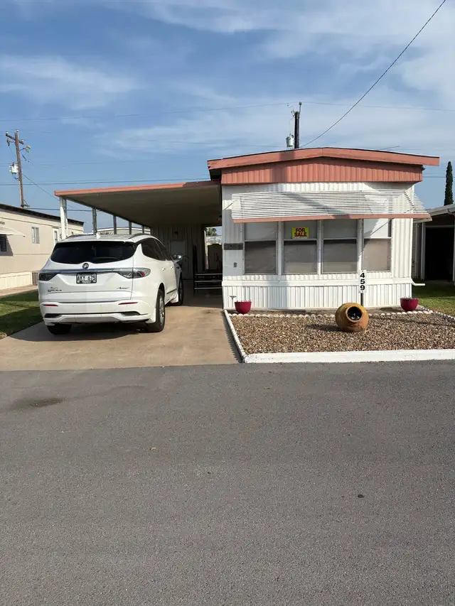 Mobile home in Weslaco, Texas