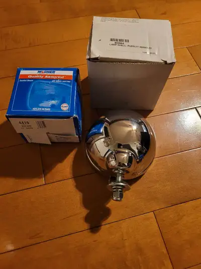 New 4.5" Pursuit lamp shell 492664 with Wagner glass bulbs 4416. Pair of metal chrome headlight / dr...