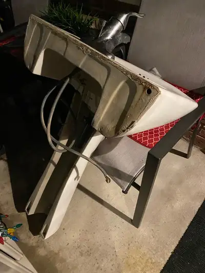 Pedestal Sink and Leg in white, View more