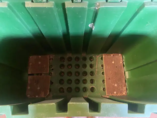 Rolling Feed Bin - 42" x 21"525760312241694727