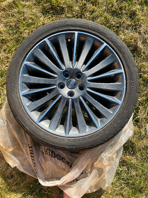 Low profile tires 19” in Tires & Rims in Mississauga / Peel Region