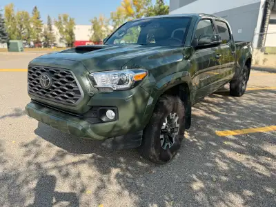 2021 Toyota Tacoma 4X4 TRD Sport Loaded with all the options, leather seats, power everything, sunro...