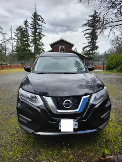 I'm selling my great Nissan Rogue. I bought it from Nissan Courtney 2 years ago used to go to colleg...