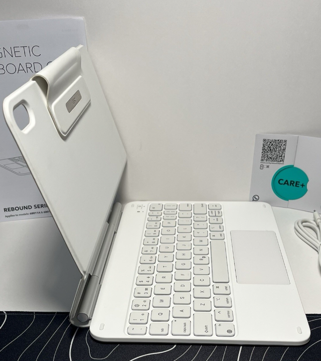 ESR MAGNETIC Keyboard Case for Apple iPad Pro 12.9  White in iPad & Tablet Accessories in City of Toronto - Image 3