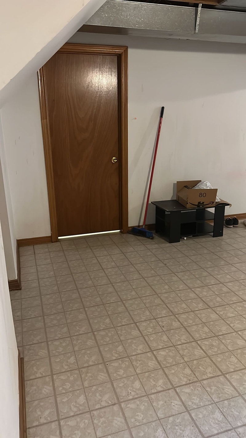 Belleville room for share with girl Room Rentals & Roommates Belleville Kijiji