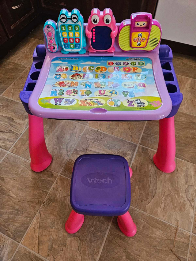 Tech learning table with chair in Toys & Games in Thunder Bay