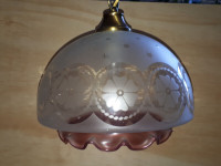 Belle lampe suspendue antique