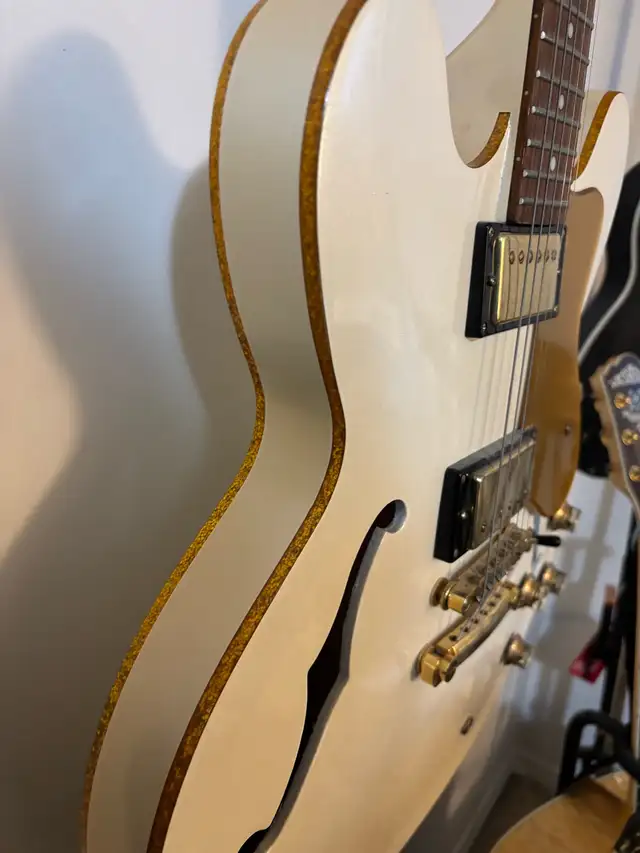 Epiphone ES-335 in Guitars in City of Toronto - Image 5