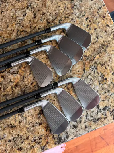 New Level Golf Irons - X-Stiff - Graphite Shafts - Right Handed, Voir plus