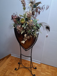 Vase décoratif sur pied