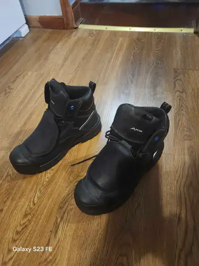 Steel toe plus cover over Steeltoe Workboots , View more