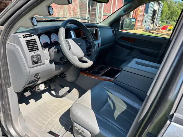 5.9 Mega Cab Laramie512180082621163527