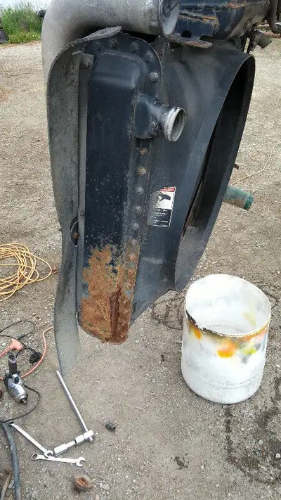 Semi-Truck Radiator, from 99 frieghtliner, Some rust at sides, cooling fins in near flawless shape....