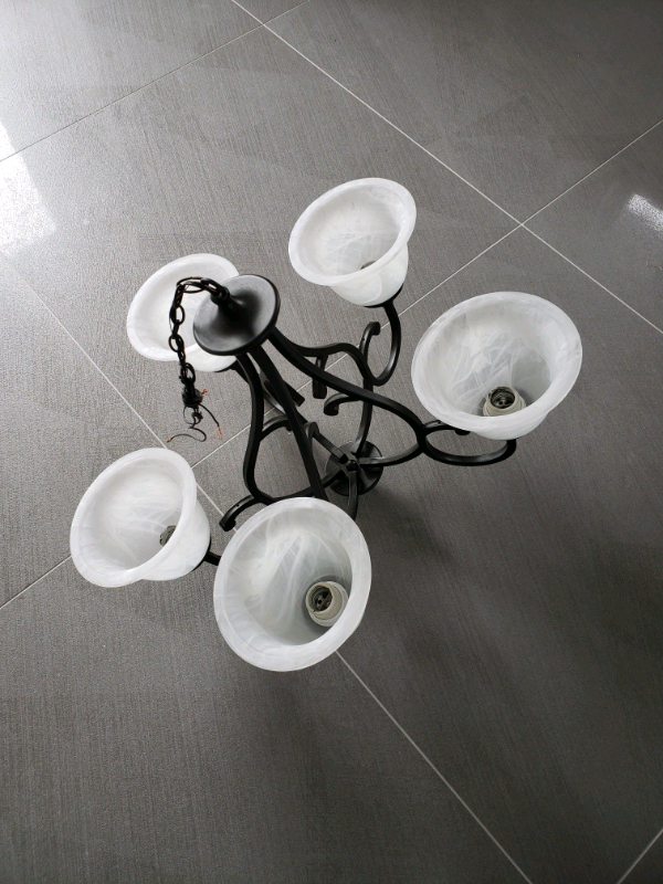 Chandelier in Indoor Lighting & Fans in City of Montréal - Image 3