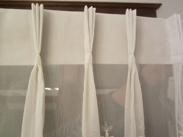 Rideaux de voile brode 19830s-40s Embroidered Curtain dans Habillage de fenêtres  à Ville de Montréal - Image 3
