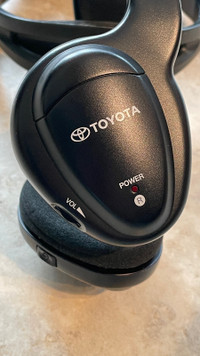 Toyota Wireless Infrared Headphones (4 pairs)