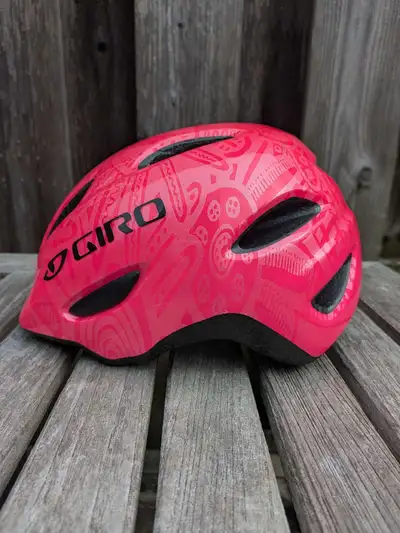 Selling this gently used GIRO Scamp kids bicycle helmet size small. Used sparingly since purchasing...