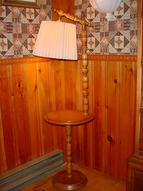 Lampes/ table  - Lampe sur pied avec petite table incorporée. in Home Décor & Accents in Laval / North Shore - Image 5