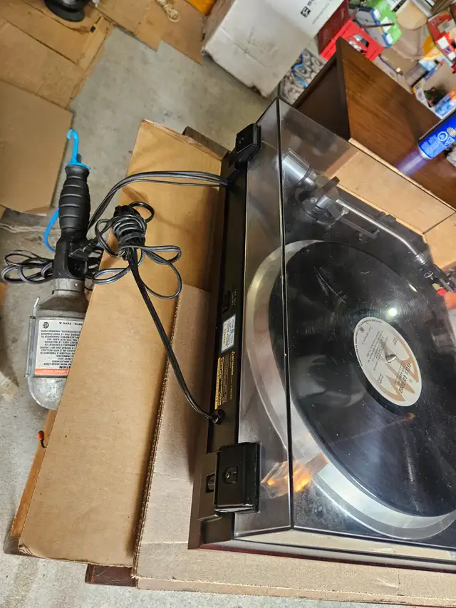Mitsubishi Turntable DP-EC20 direct drive Turntable // weight ov in Stereo Systems & Home Theatre in Ottawa - Image 2