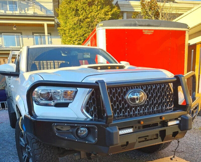 2016-2022 TOYOTA TACOMA FRONT STEEL BUMPER WITH 3  SKID PLATES in Auto Body Parts in Burnaby/New Westminster - Image 3