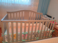 LIKE NEW! GRACO Baby Crib, mattress, sheet, protector, & bumpers