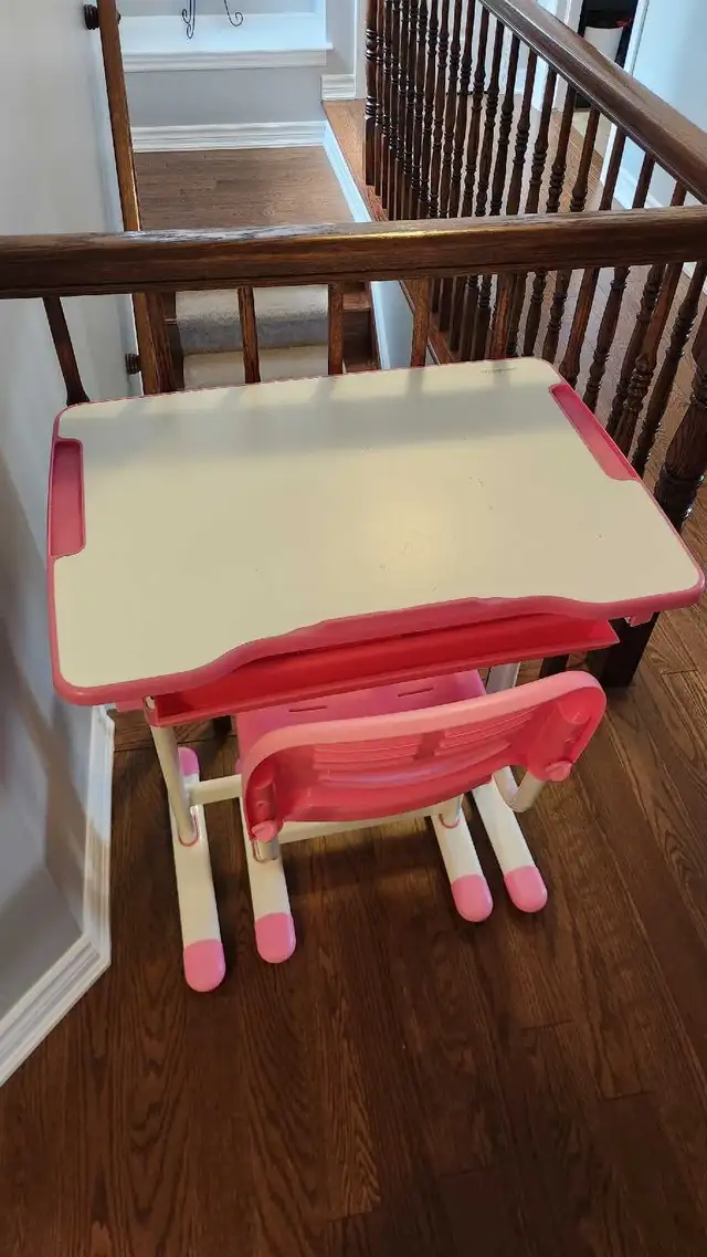 Height Adjustable Children's Desk and Chair Set in Desks in Ottawa - Image 5