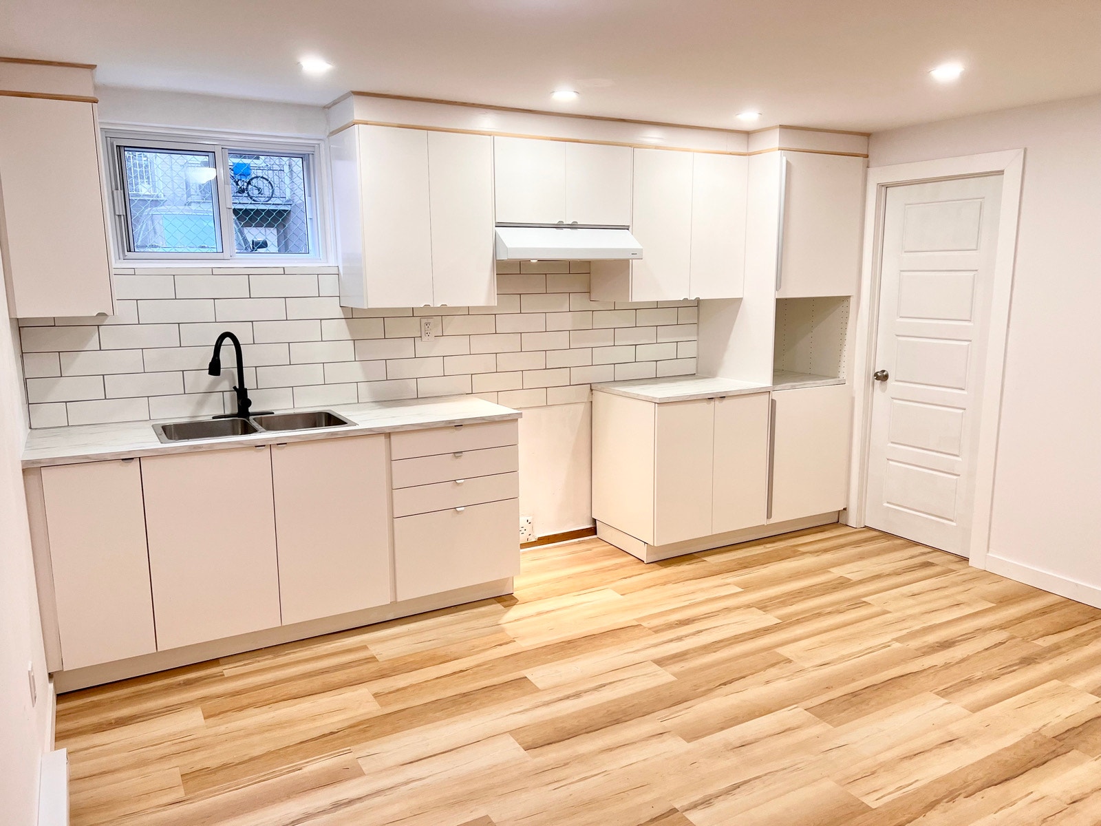 44e Avenue — photo 3