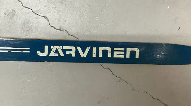 CROSS COUNTRY JARVINEN VINTAGE SKIS 77” in Ski in Kitchener / Waterloo - Image 3