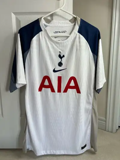 Player Edition Jersey Asian size XL Slim Fit equals to Canadian size L, (170cm to 185cm, 65kg to 80k...