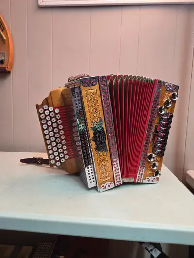 accordéon melodija menges slovenija  DO FA SI MI, View more