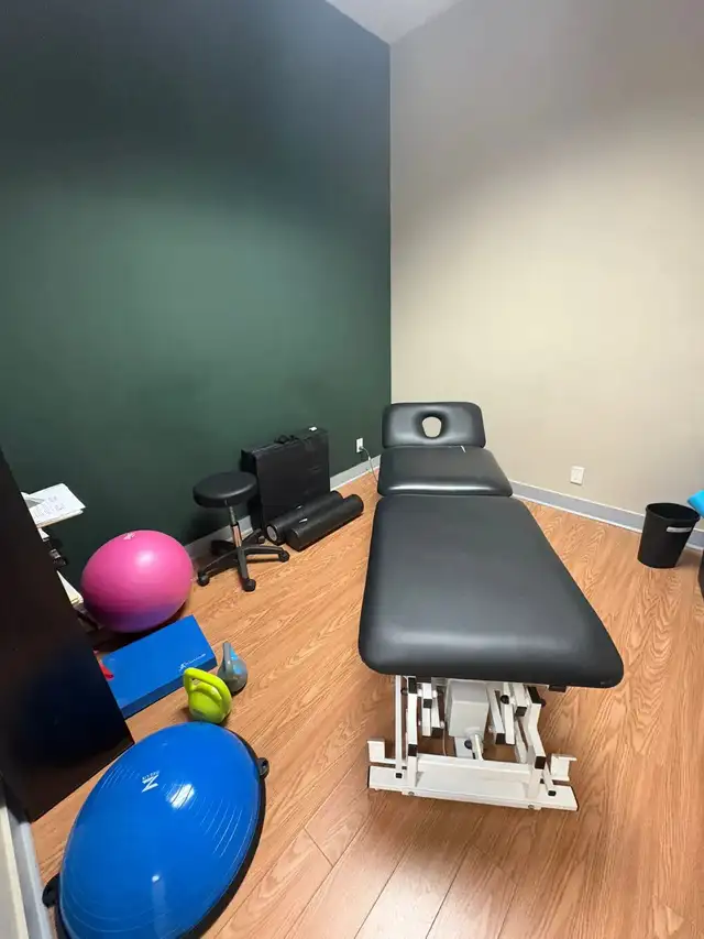 Clinic Room for rent - $500