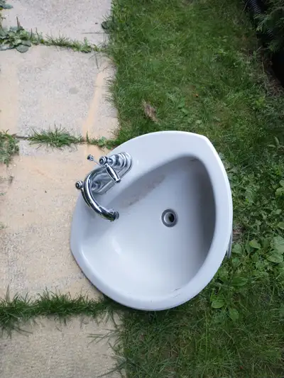 BATHROOM SINK / VANITÉ SDB, View more