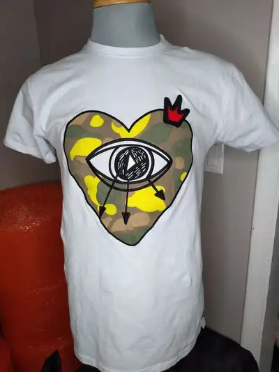 Bleeker and Mercer Camo Heart Eye T-Shirt Very Rare, View more