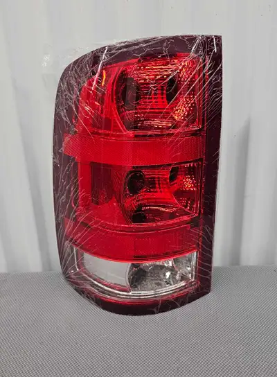 New! RH GMC Sierra 1500 2500 HD 3500 HD Taillight 07-14, View more