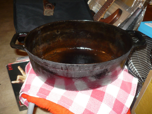 Cocotte en fonte noire de marque ''Rosières'' 6 litres no 14 dans Art et objets de collection  à Ville de Montréal - Image 3