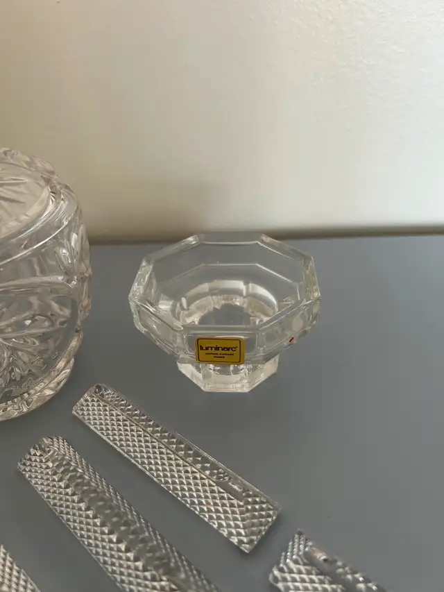 Articles en verre ou cristal in Arts & Collectibles in Laval / North Shore - Image 4