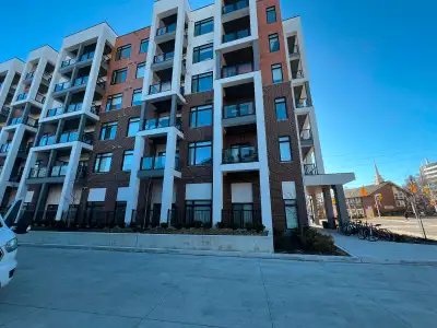 Fully Furnished 1 Bed + Den w/ Parking |Gym + LRT Nearby
