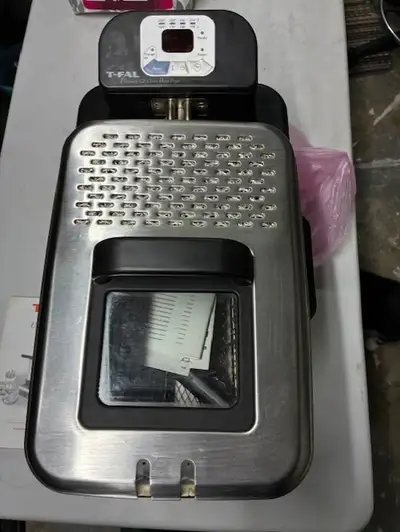 Deep fryer in new con.d $ 60, View more