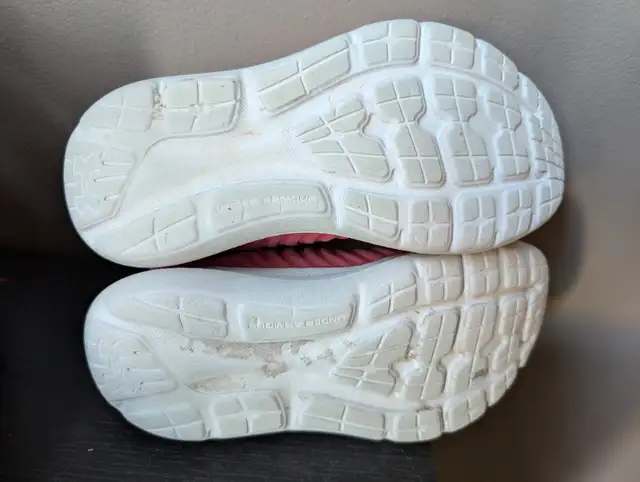 Under Armour Shoes 2Y in Kids & Youth in Bedford - Image 4