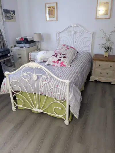 LIT SIMPLE, MATELAS ET SOMMIER ++, View more