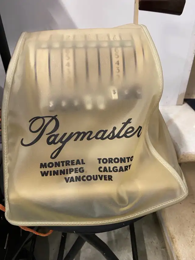 Paymaster in Arts & Collectibles in Laurentides - Image 6