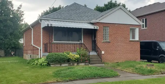 MCMASTER STUDENT HAMILTON – 7-MIN WALK - AVAILABLE MAY 1