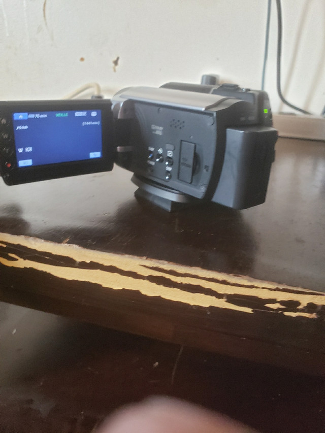 Sony handycam hd model hdr-xr100  dans Appareils photo et caméras  à Ouest de l’Île - Image 2