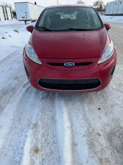 Heated seat, Cruise control, Bluetooth, USB/AUX, Ac/heater, Very good on gas