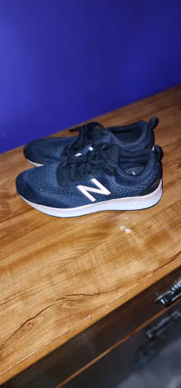 Woman's New Balance Shoes Size 7 for sale. (Check Out My Other Ads)