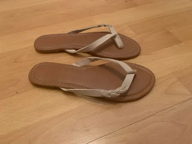 Sandales beiges taille 7 comme neuves – portées 1 fois in Women's - Shoes in Longueuil / South Shore - Image 2