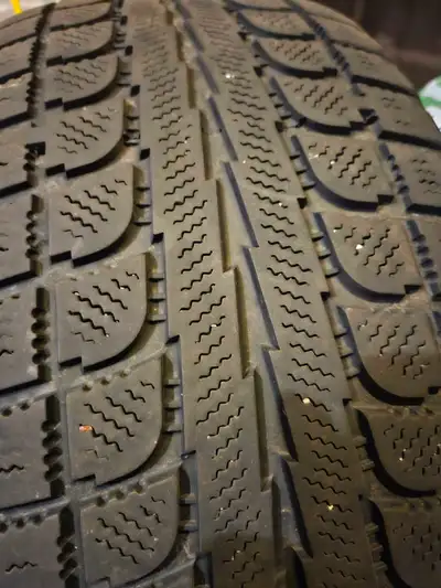 These Antares 225/50R17 winter tires are in excellent condition and offer great traction for snowy a...