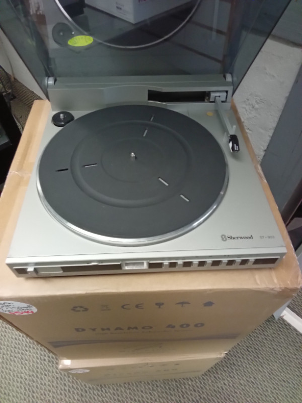 Sherwood Linear Tracking ST-903 TURNTABLE in Stereo Systems & Home Theatre in Windsor Region